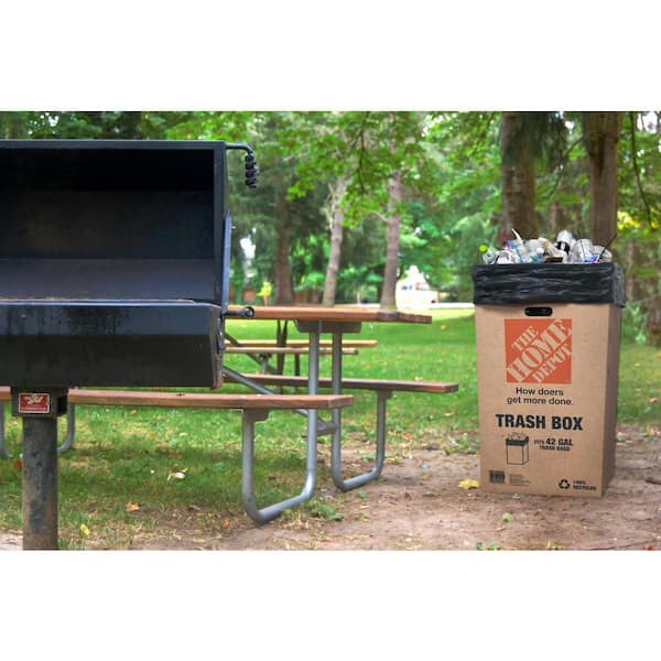 Outdoor Garbage Can and Box of Garbage Bags im65631 - Dollhouses