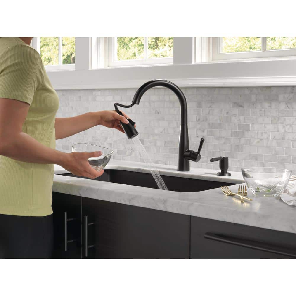 Matte Black Pull-Down Single Handle Kitchen Faucet