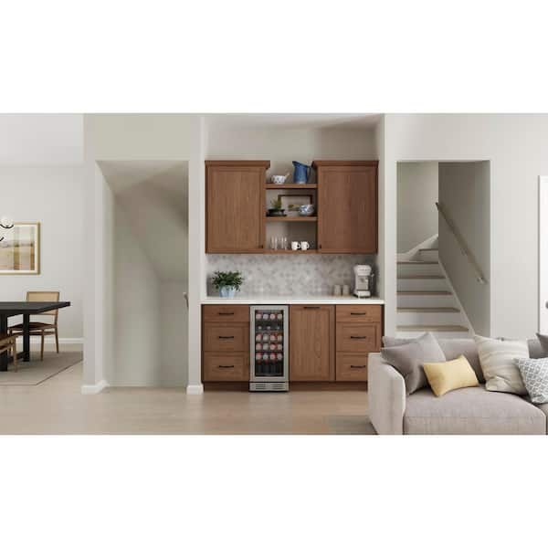 Sinclair 18 in. W x 24 in. D x 34.5 in. H Assembled 3 Drawer Base Cabinet in Shaker Saddle Oak