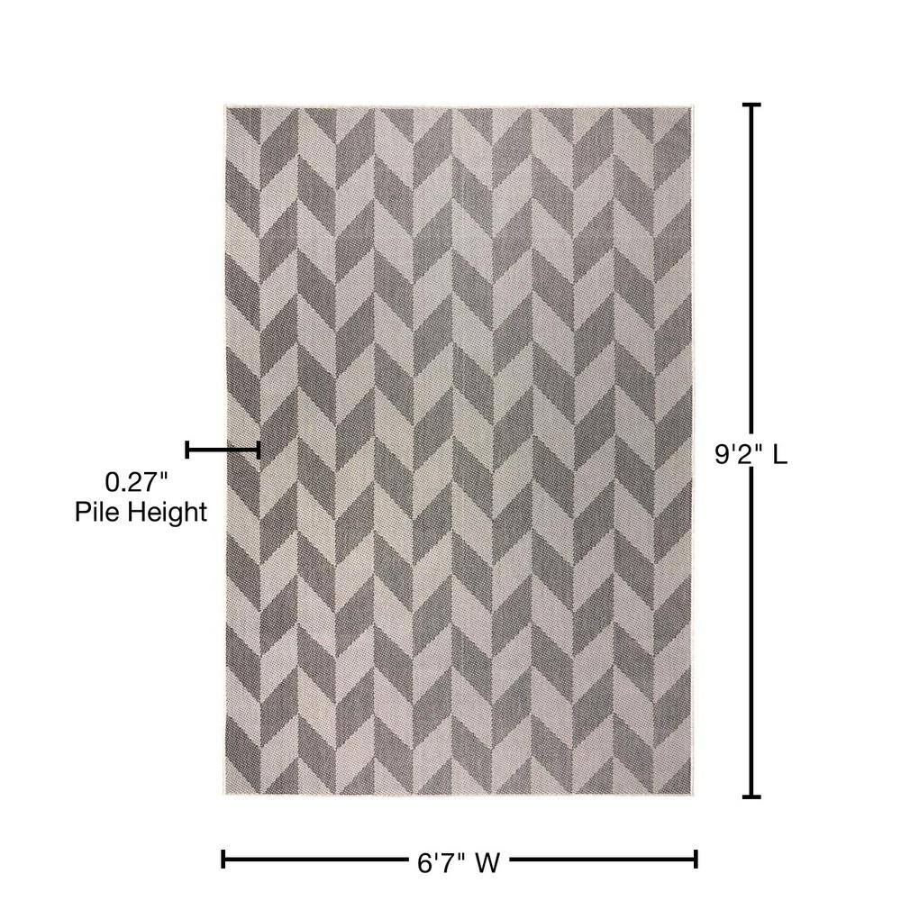 Nicole Miller Black and Gray Geometric Synthetic Indoor/Outdoor Rug