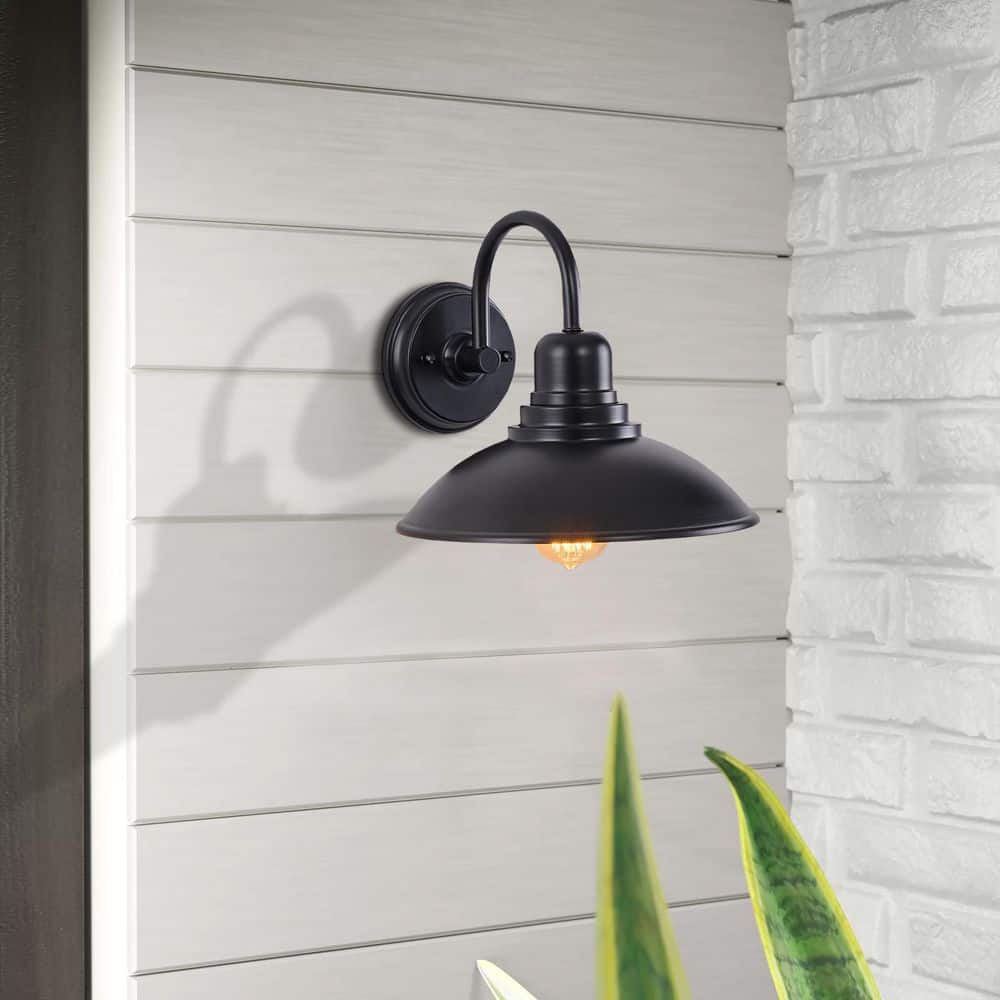 Black Steel Barn Style Outdoor Wall Sconce