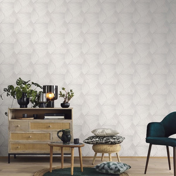 ELLE Decoration Collection Light Grey/Cream Triangle Design Vinyl on Non-Woven Non-Pasted Wallpaper Roll(Covers 57sq.ft)