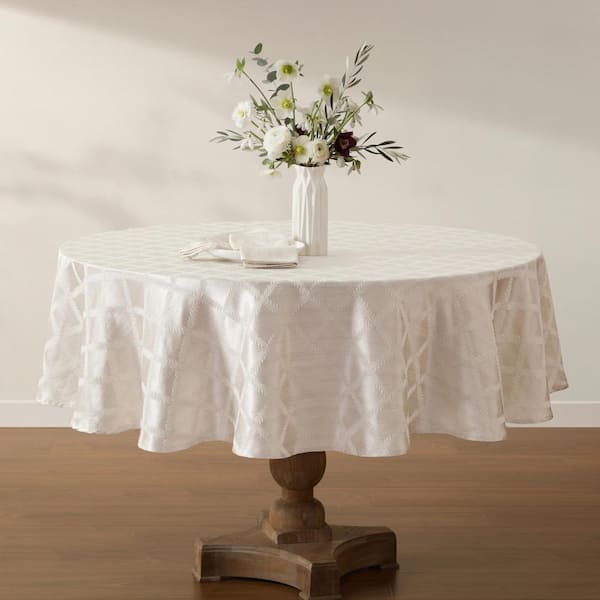 Lenox Laurel Leaf Tablecloth, Platinum - 70"W x 86"L Oval