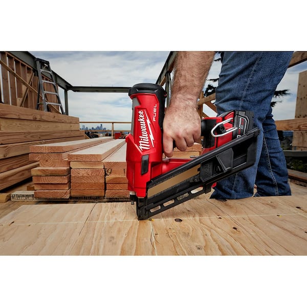 Milwaukee - M18 FUEL 3-1/2 in. 18-Volt 30-Degree Lithium-Ion Brushless Cordless Framing Nailer w/2-Pack of 6.0ah Batteries