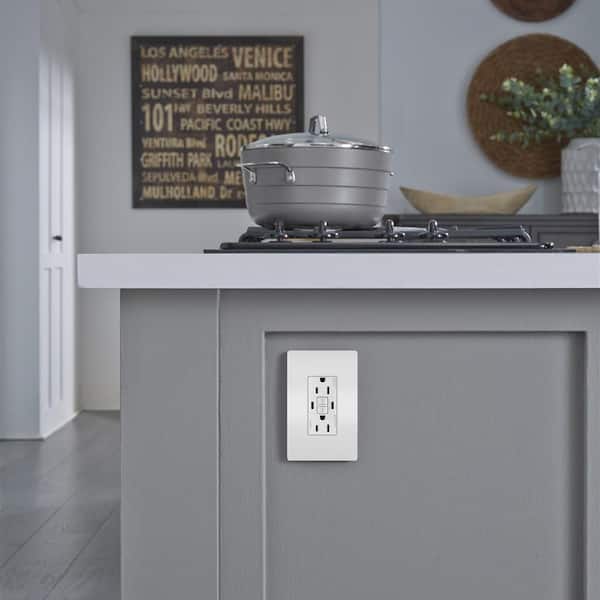radiant 15 Amp 125-Volt Tamper Resistant GFCI Residential/Commercial Decorator Duplex Outlet with C/C USB, White