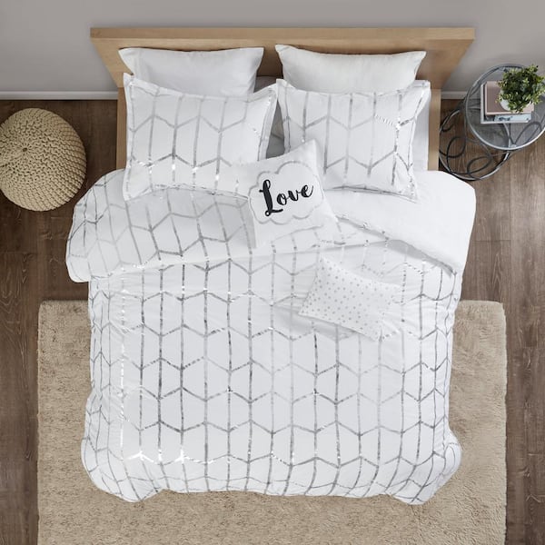 Intelligent Design Khloe 5 Piece White, White Bedding Sets King