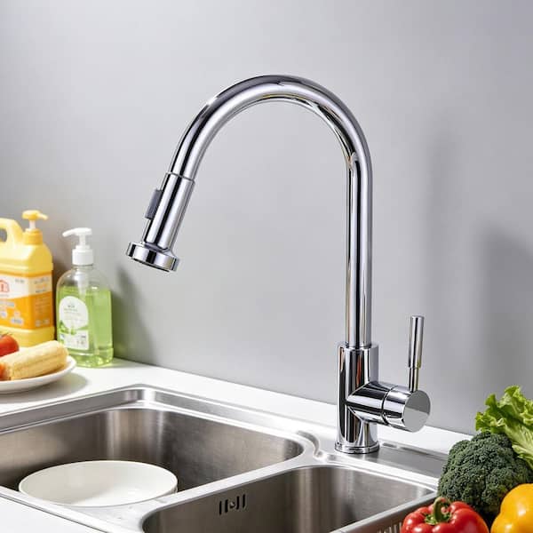 Single Handle Pull Down Sprayer Kitchen Faucet in Chrome