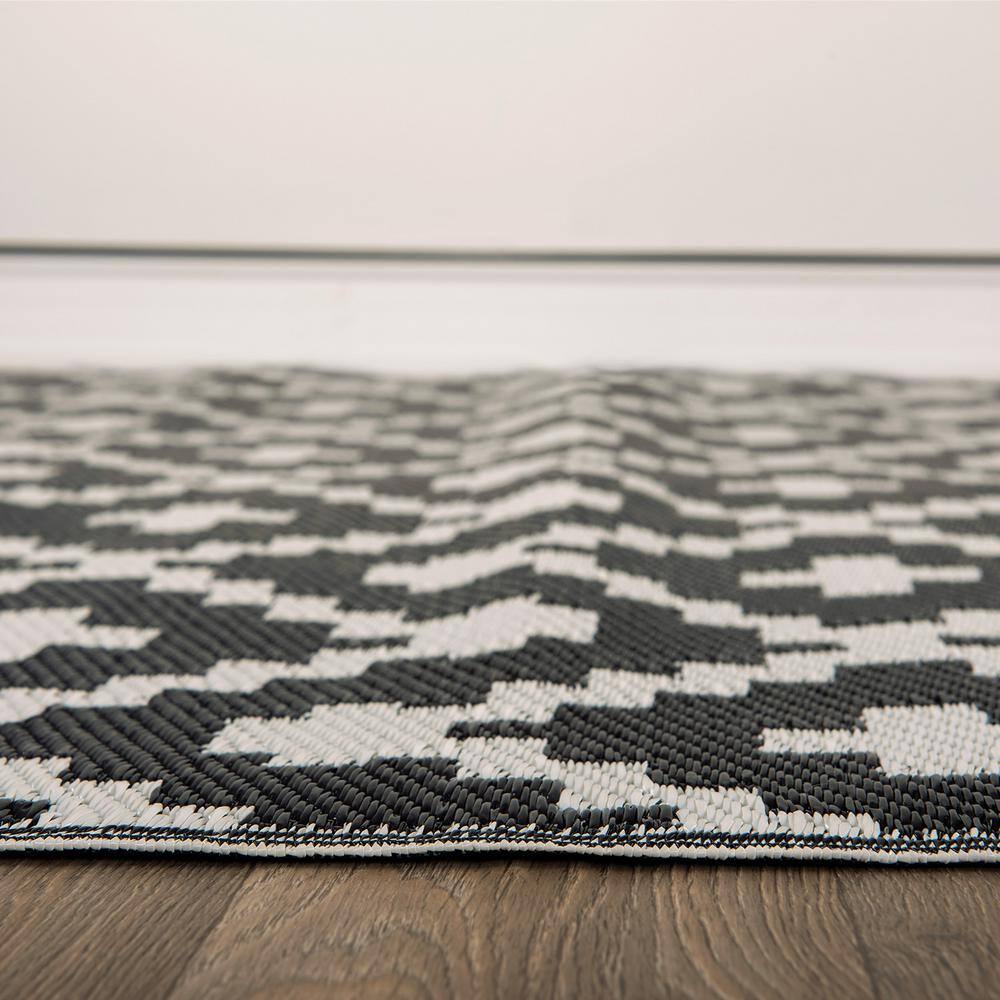 Black and White Geometric Reversible Synthetic 5' x 7' Rug