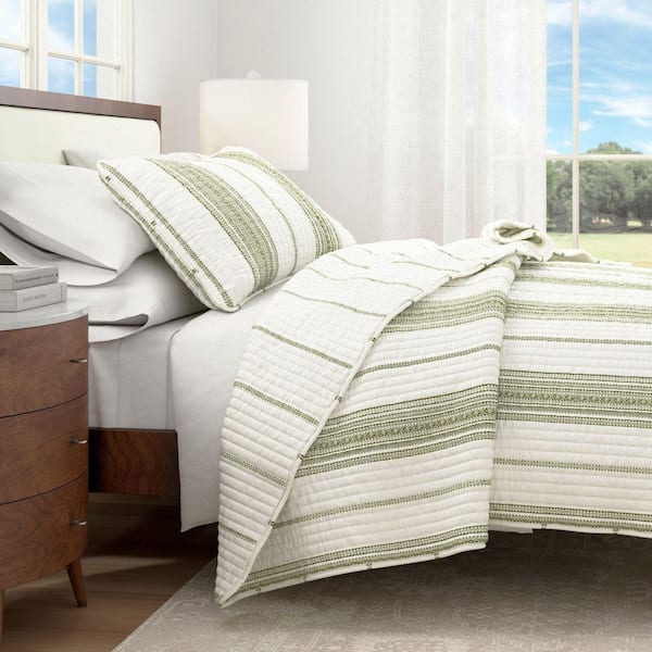 FRESHFOLDS Green Farmhouse Inspired Stripe Full/Queen Microfiber 3-Piece Quilt Set Bedspread