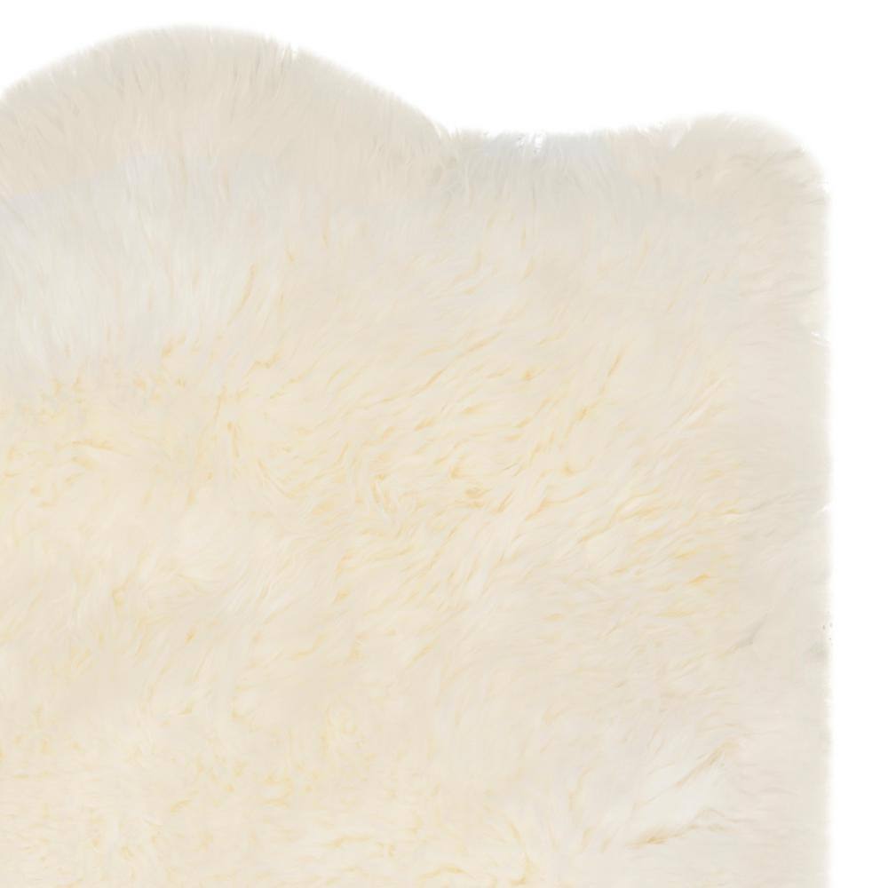 Luxurious Ivory Sheepskin 3'x5' Handmade Rectangular Area Rug