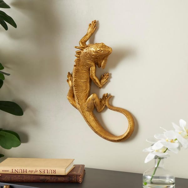 Litton Lane Gold Polys Tone Textured Climbing Lizard Sculpture