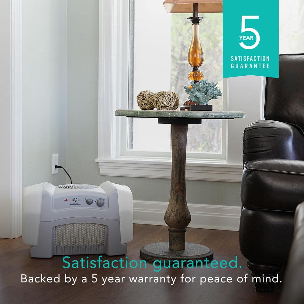 White 4-Gallon Evaporative Humidifier with Humidistat