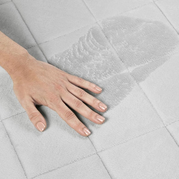 https://images.thdstatic.com/productImages/f2aa3c63-afeb-4fb0-b93c-bccd99eab816/svn/dark-gray-home-dynamix-bathroom-rugs-bath-mats-2-dmd-476-1f_600.jpg