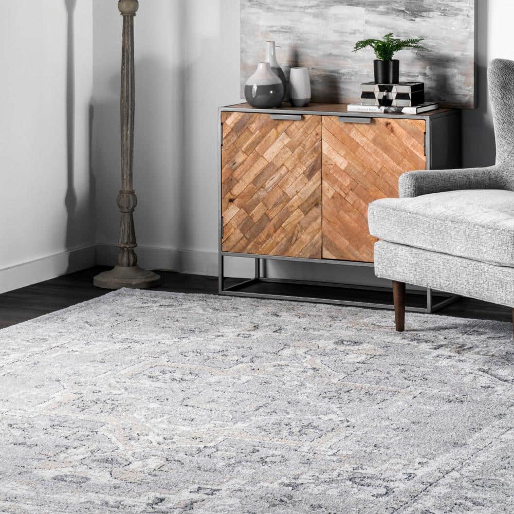 Gray 4' x 6' Synthetic Medallion Area Rug