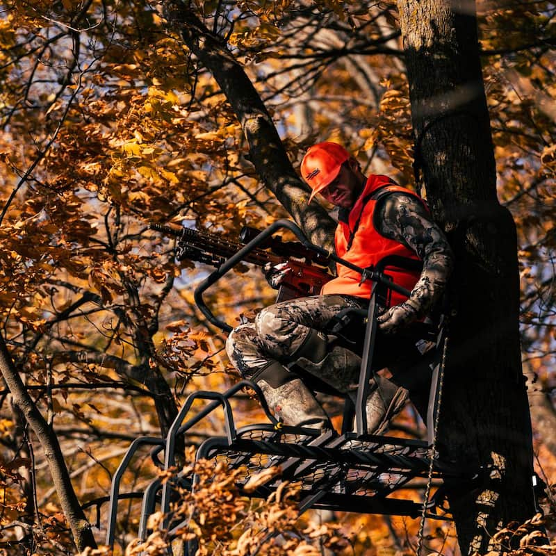 Lockdown Wide 1-Man Ladder Treestand, 17 ft. Tall