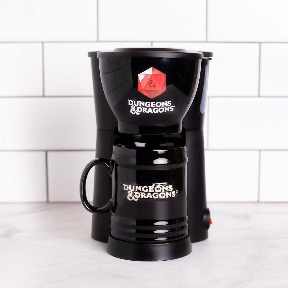 Uncanny Brands Dungeons & Dragons Single Cup Coffee Maker with Mug