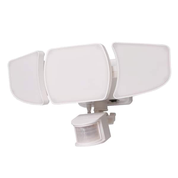 Westinghouse NA 125-Watt 2000 Lumens 130-Degree White Motion Sensing Dusk to Dawn Integrated LED Flood Light (1-Pack)