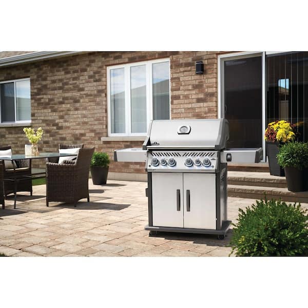 Rogue-XT 525 4-Burner Natural Gas BBQ Grill in Stainless Steel with  Infrared Side Burner