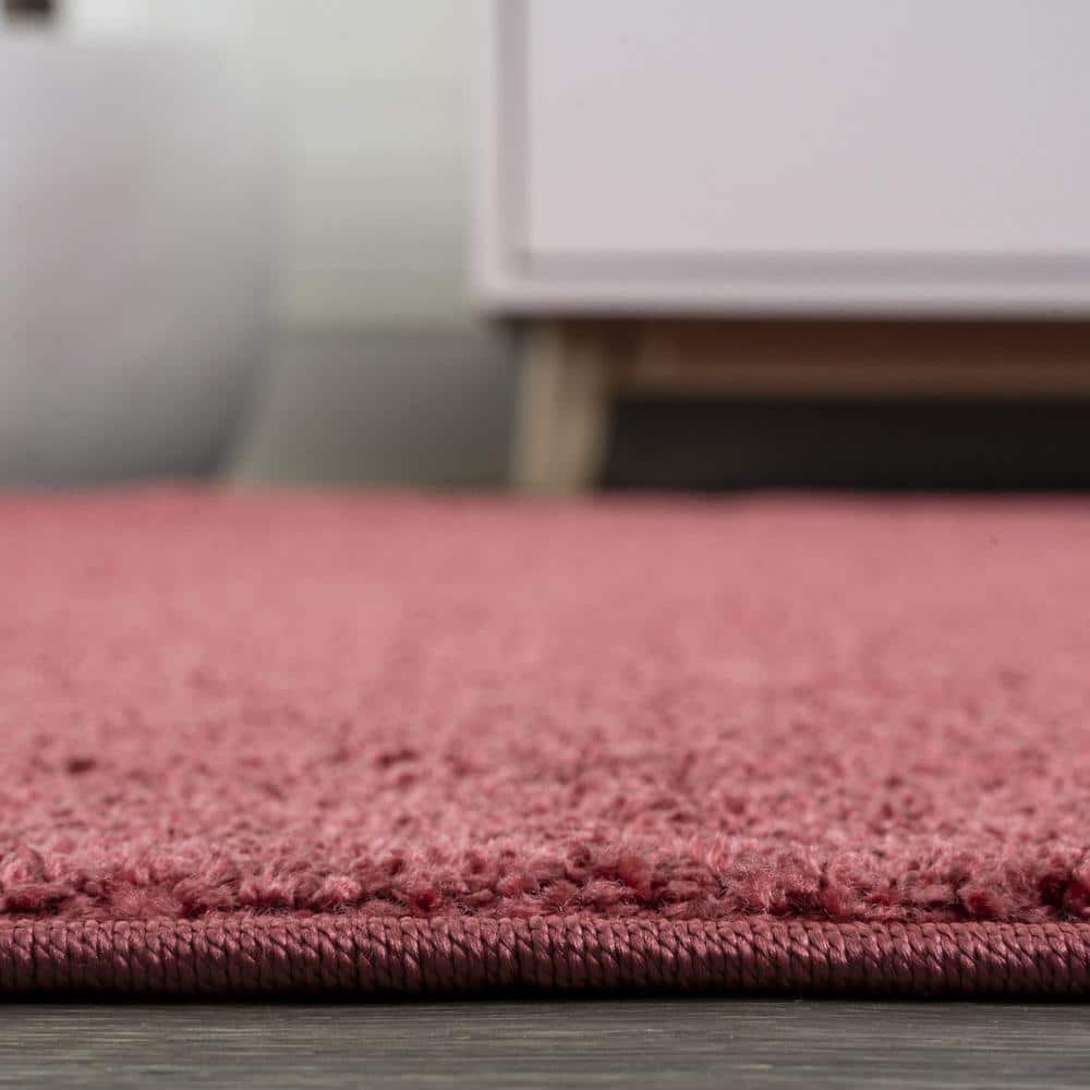 Red Oval Reversible Synthetic Area Rug 6'2" x 9'