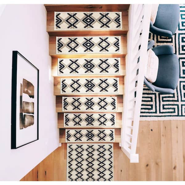 The Sofia Rugs Non-Slip Carpets (Set of 5) for Wood Stairs Shag White  Indoor Geometric Machine Washable Stair Tread Rug in the Rugs department at