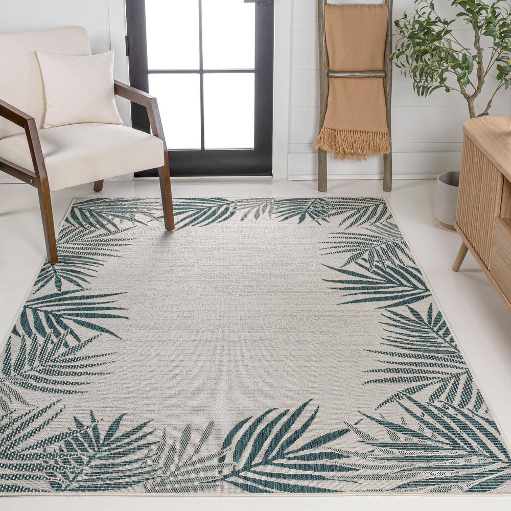 Isla Coastal Blue and Cream Synthetic 4' x 6' Area Rug