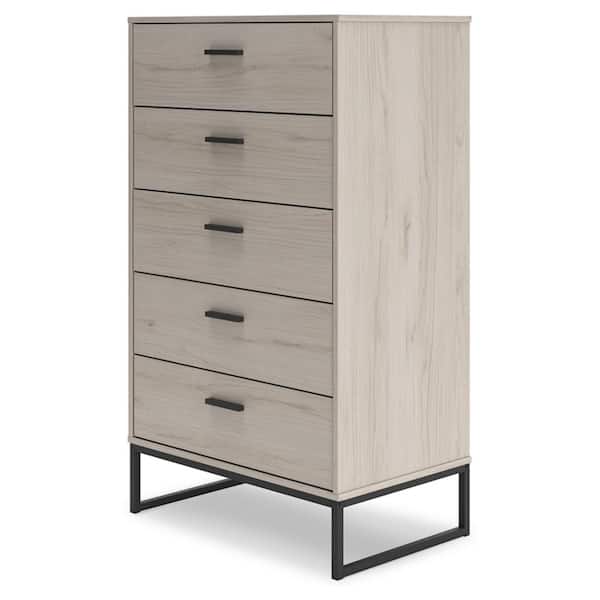 Signature DESIGN BY ASHLEY Socalle Gray 5 Drawer 29.88 in. Chest of Drawers