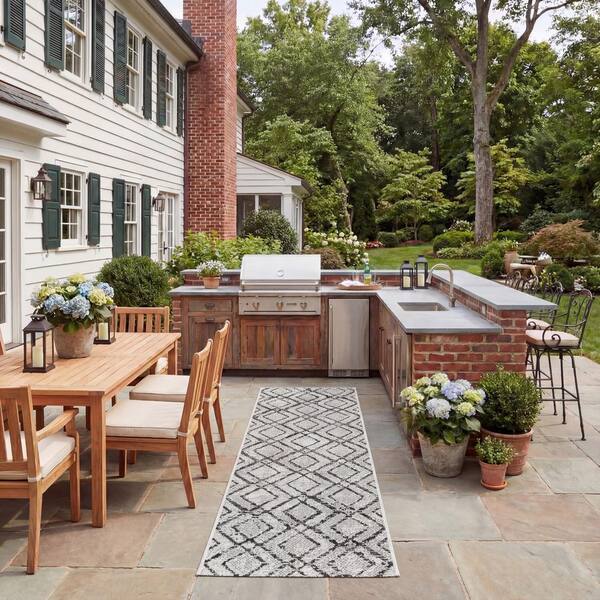 Courtyard 2 x 8 Ivory/Black Diamond Runner Rug