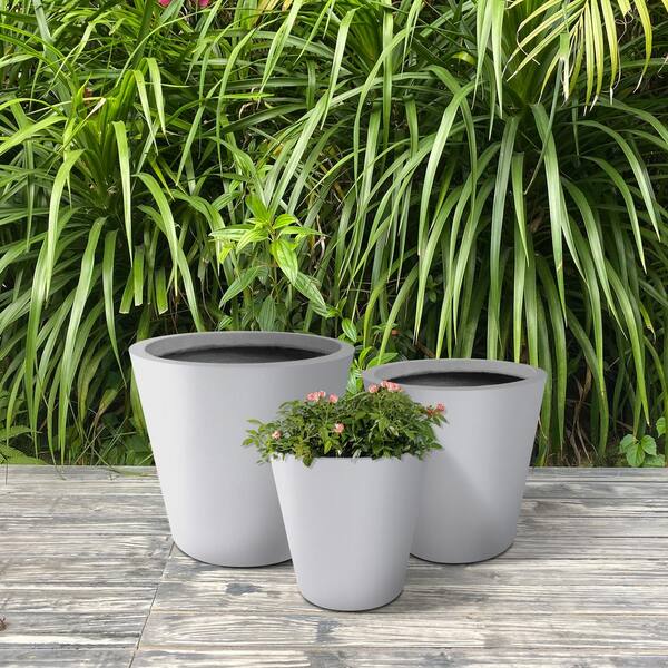 https://images.thdstatic.com/productImages/f3ed2bb8-15ef-4f92-81e8-6780d0b15869/svn/pure-white-kante-plant-pots-rc0154bcd-c80011-44_600.jpg