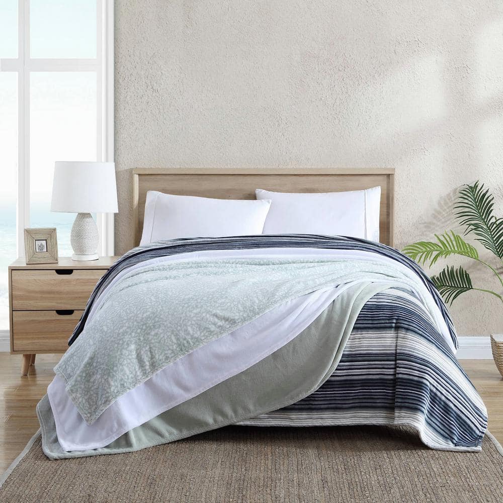 Twin-Size Ultra Soft Plush Fleece Reversible White Blanket