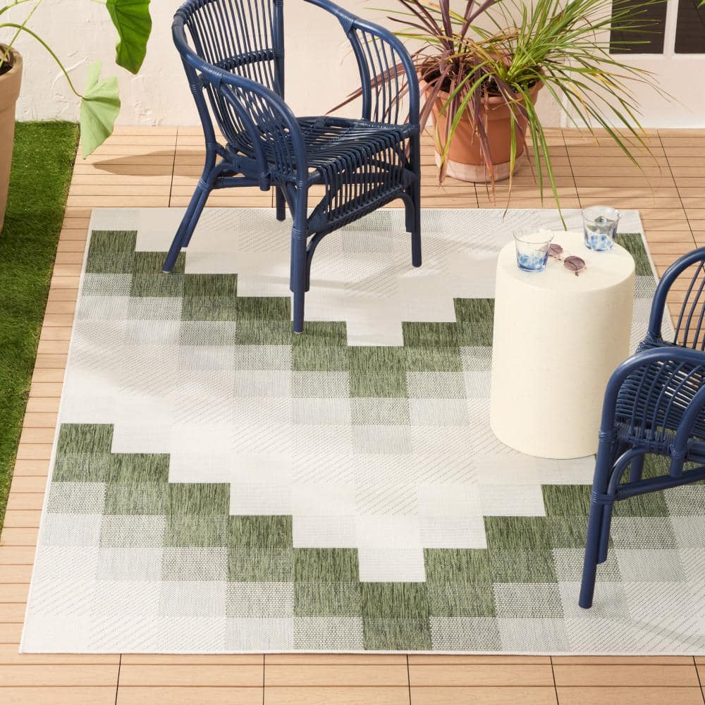 Green and Cream Chevron Pattern Outdoor Synthetic Area Rug 5' x 7'