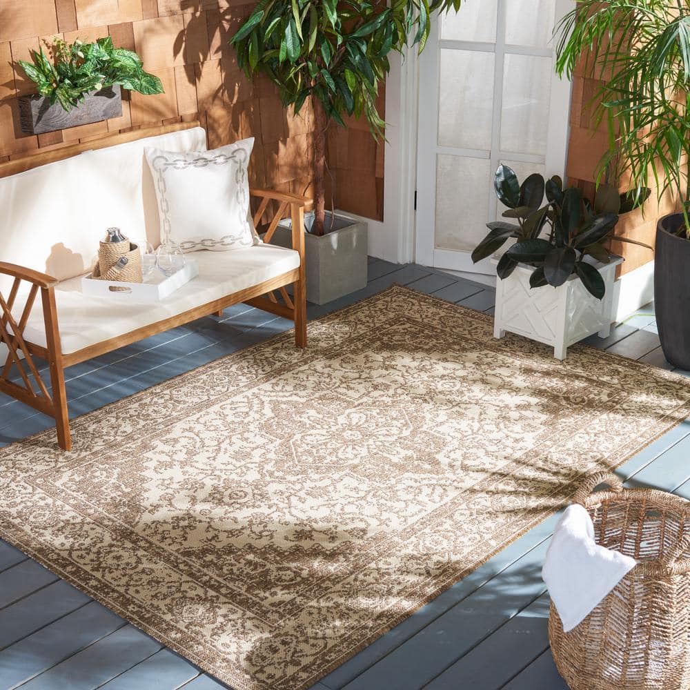 Cream and Beige Medallion Indoor/Outdoor Rug 2'2" x 4'