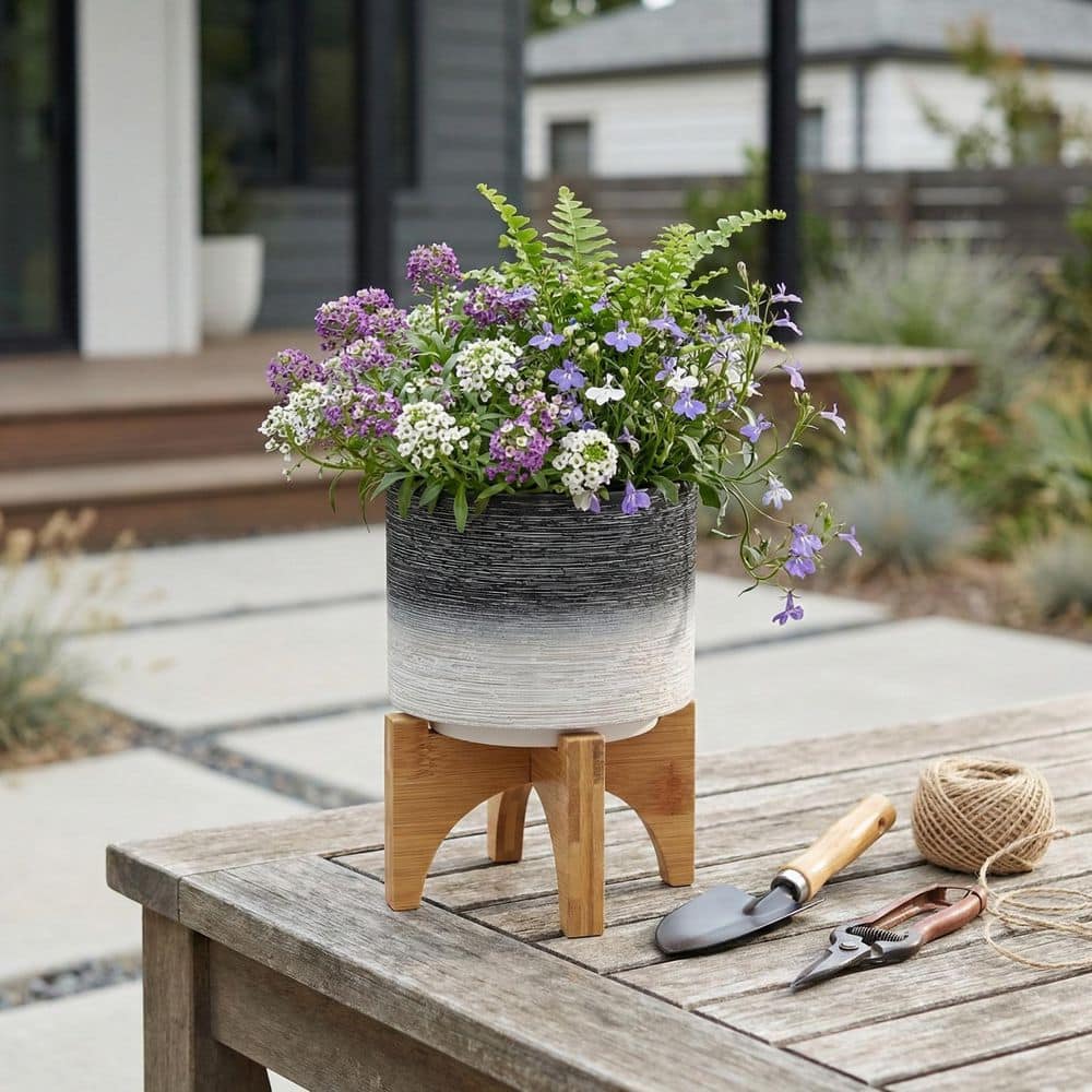 Liv & Skye 5 in. x 6 in. Gray Ceramic Ombre Planter On Wooden