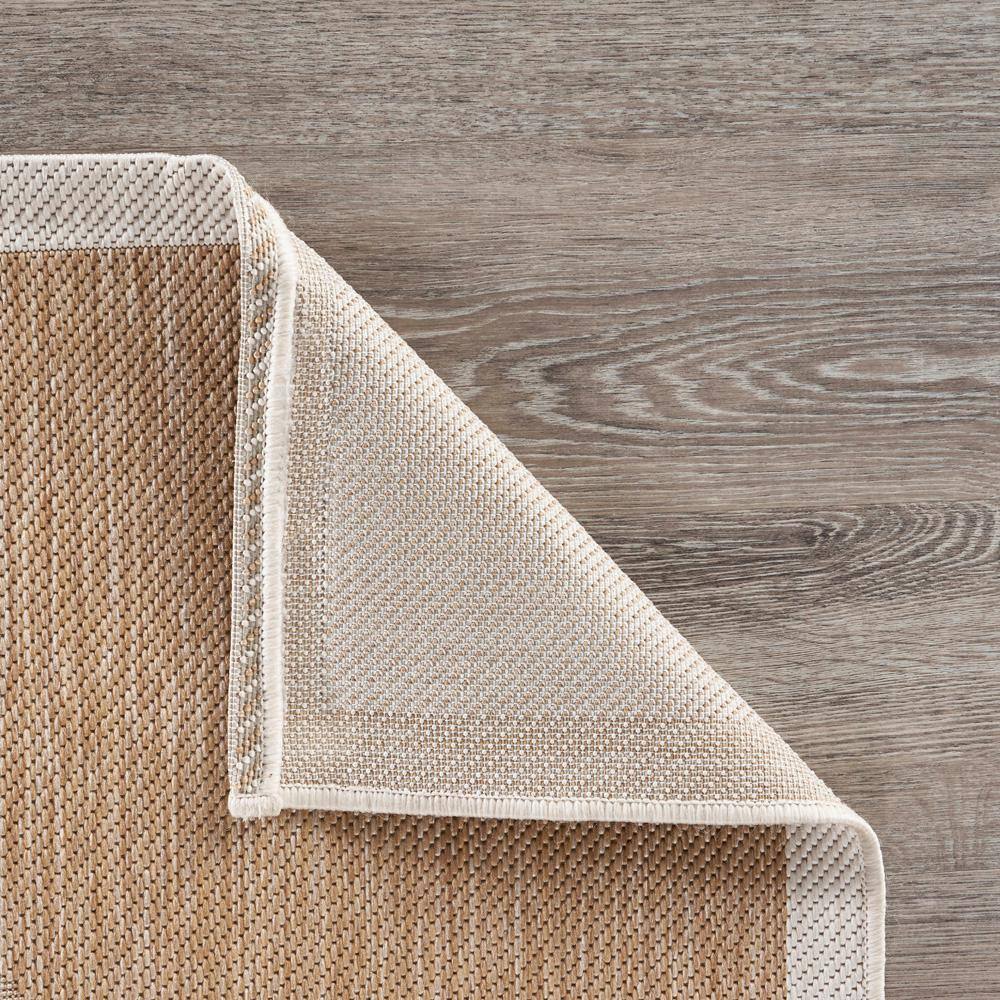 Beige Flamingo Bird Synthetic Indoor/Outdoor Area Rug 5' x 7'