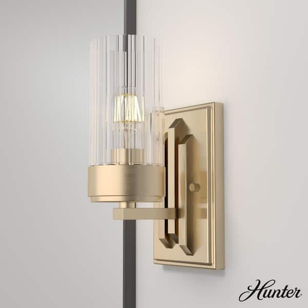 Hunter Gatz 1-Light Alturas Gold Wall Sconce with Ribbed Glass Shade