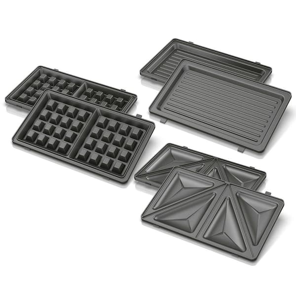https://images.thdstatic.com/productImages/f4d81af8-6a0a-4db5-9ee5-0245c05c1143/svn/black-silver-black-decker-waffle-makers-wm2000sd-4f_600.jpg