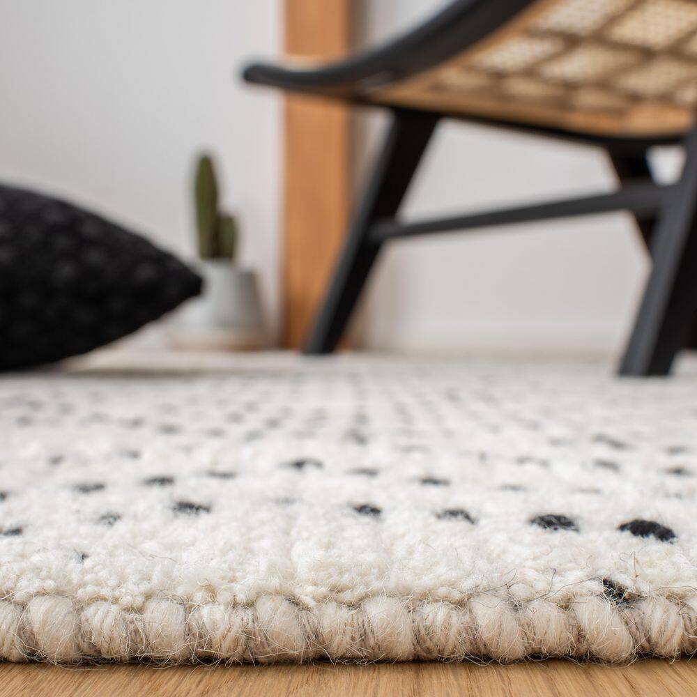 Ivory and Black Hand-Tufted Wool Shag Rug, 4' x 6'