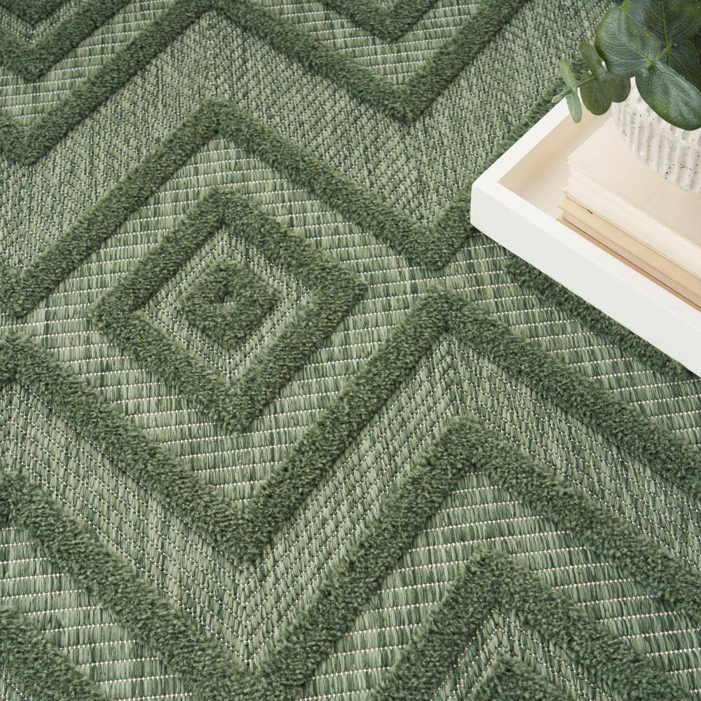 Green Diamond Pattern Synthetic Flatweave Indoor/Outdoor Rug 5' x 7'