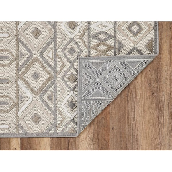 Calla Grey Aztec 2 ft. x 4 ft. Tribal Indoor/Outdoor Area Rug