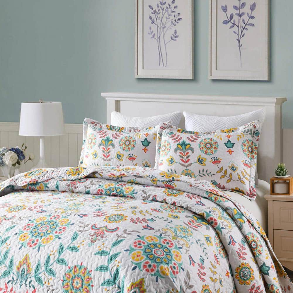 King White Microfiber Bohemian Floral Quilt Set