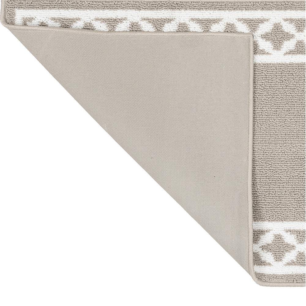 Light Grey and White Trellis Tufted Runner Rug 26" x 60"