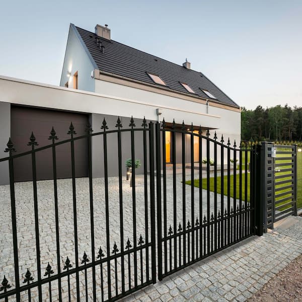 ALEKO Munich Style 16 ft. x 6 ft. Black Steel Dual Driveway Fence Gate