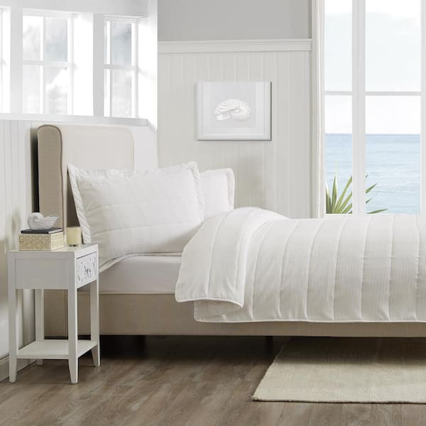 FRESHFOLDS 3-Piece White Channel Stitched Solid King Microfiber Quilt Set Bedspread