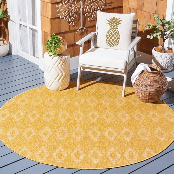 Courtyard Gold 7 ft. x 7 ft. Solid Color Diamond Indoor/Outdoor Round Area Rug