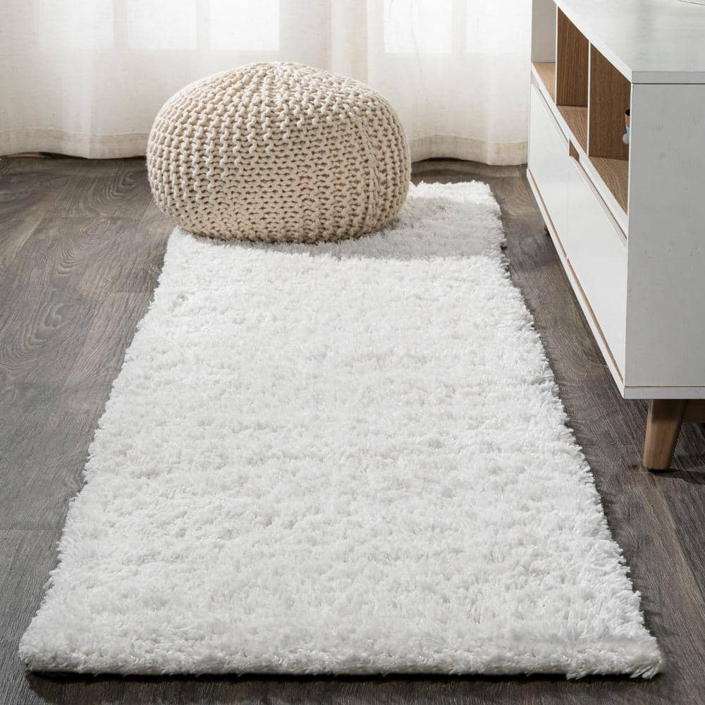 JONATHAN Y Groovy Solid Shag White 2 ft. x 10 ft. Runner Rug CLD100A ...