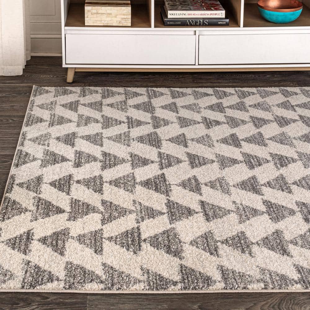 Aisha Cream and Gray Geometric 4' x 6' Synthetic Area Rug