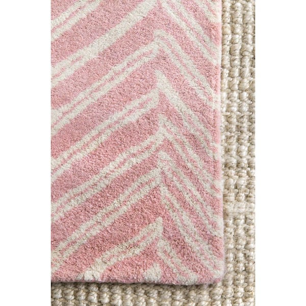 Petal Pink Geometric Wool Area Rugs from India (4x5.5) - Starry