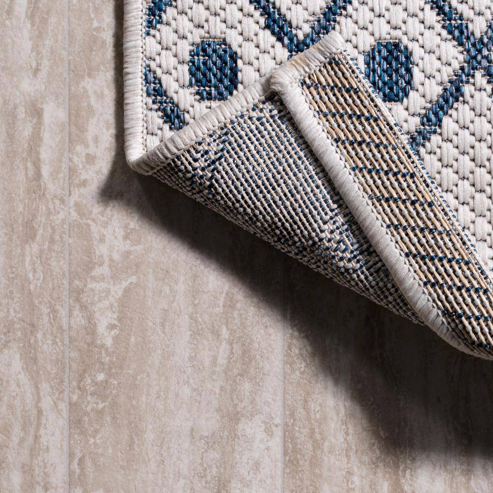 Ivory/Navy Boho Moroccan 4'x6' Synthetic Area Rug