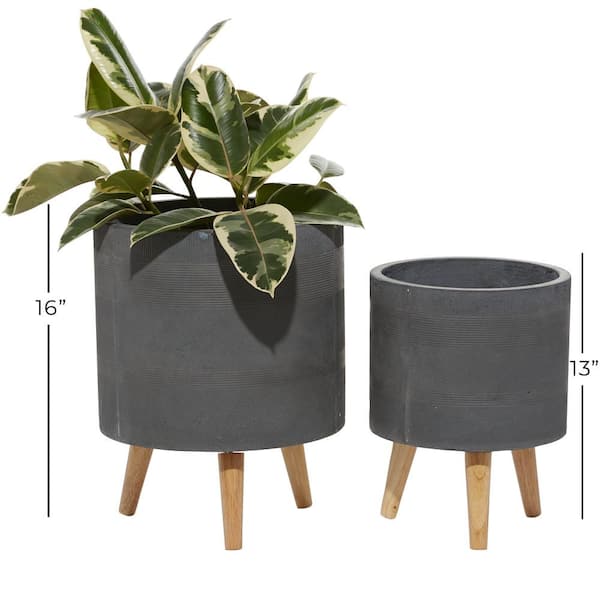 https://images.thdstatic.com/productImages/f61f736d-51c3-4c6f-b2af-f8d2970a86d1/svn/gray-litton-lane-plant-pots-46493-c3_600.jpg