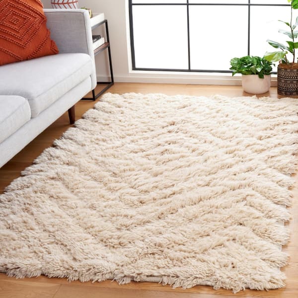 Casablanca Beige 4 ft. x 6 ft. High-Low Diamond Area Rug