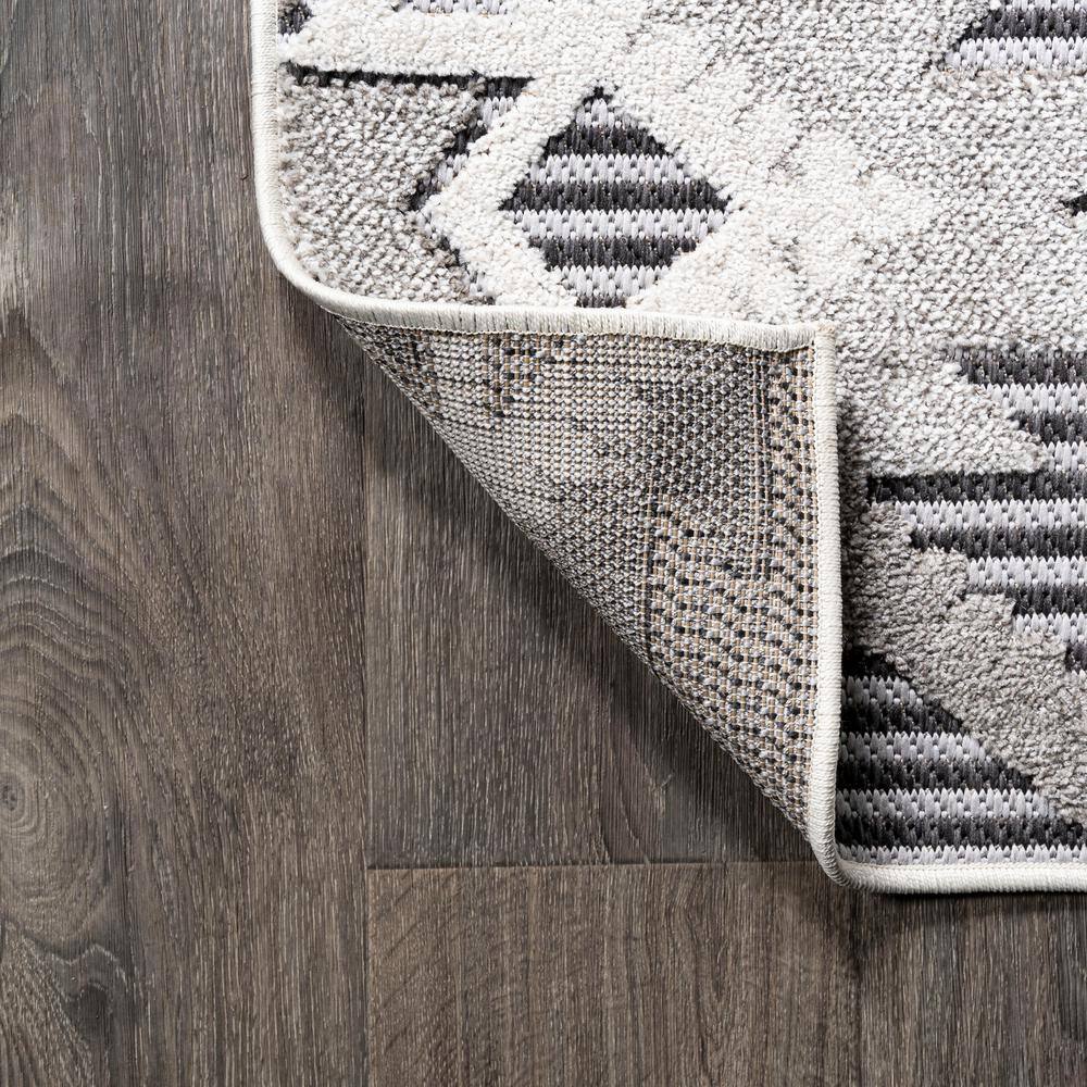 Sumak Gray and White Geometric Outdoor Area Rug